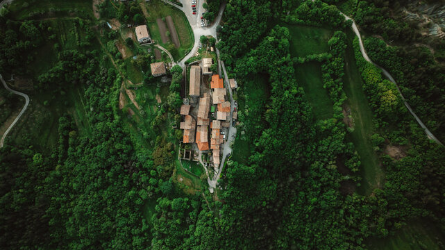 Fototapeta Aerial view of Hum, one of the smallest town in the world on hilltop, Croatia.