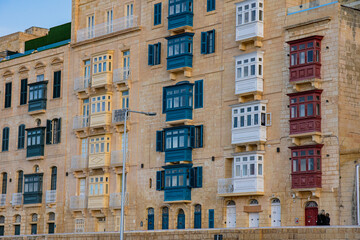 valletta isola, scorcio strada scale balconi  malta, 