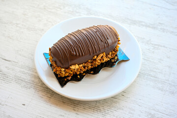 Close-up of homemade mug cakes with protein topping. Tek kisilik, adet yas pasta. Red velvet, Profiterol, meyveli, krokanli, frambuazli,  cikolatali yas pasta. Dogum gunu pastasi. 