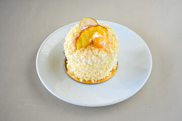 Close-up of homemade mug cakes with protein topping. Tek kisilik, adet yas pasta. Red velvet, Profiterol, meyveli, krokanli, frambuazli,  cikolatali yas pasta. Dogum gunu pastasi. 