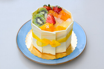 Close-up of homemade mug cakes with protein topping. Tek kisilik, adet yas pasta. Red velvet, Profiterol, meyveli, krokanli, frambuazli,  cikolatali yas pasta. Dogum gunu pastasi. 