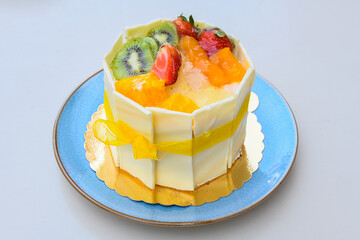 Close-up of homemade mug cakes with protein topping. Tek kisilik, adet yas pasta. Red velvet, Profiterol, meyveli, krokanli, frambuazli,  cikolatali yas pasta. Dogum gunu pastasi. 