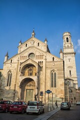 verona, italien - santa maria matricolare mit campanile
