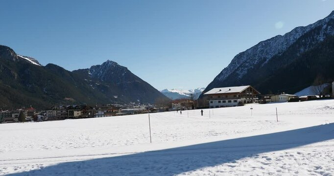 Cross-country skiing between Tristenau and Falzturnalm in the Kerwendel valley. Descent to Pertisau towards Lake Achensee, facing the Rofan peaks