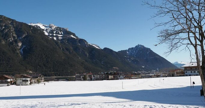 Cross-country ski trails in Pertisau bordering directly on the Karwendel nature reserve. Its eastern limestone cliffs drop abruptly to the lake
