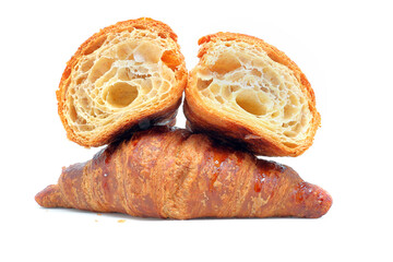 brioche su sfondo bianco