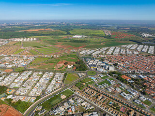 Imagem aérea do bairro Parque Brasil 500 em Paulínia, São Paulo. Brasil. 