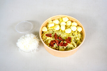 Macaroni Salad with red bell pepper, onion, celery, gherkins and mayonnaise dressing.Traditional Italian pasta with vegetables and creamy cottage cheese in a bowl. Fettuccini, alfredo makarna.