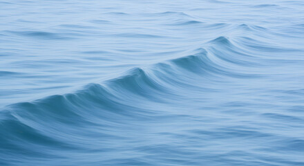 Naklejka premium Gentle Wave Rolling on Open Water With Smooth Blue Texture