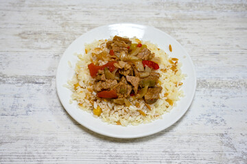Lavash zurna doner kebab ( zurna  durum )  or shawarma sliced in plate isolated.  hatay usulu tavuk Et doner durum. Gobit ekmek arasi doner. Pilavustu iskender doner kebap. 