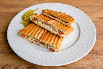 Turkish karisik atom Ayvalik tost ( kasarli bazlama tost) . Sucuklu, Kasarli, kavurmali karisik...