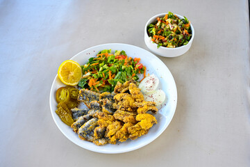 Fried Anchovies (Turkish Name: Hamsi Tava) .Hamsi, istavrit, sardalya tava. Balik kizartma. Izgara cipura, levrek, uskumru.