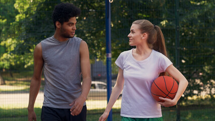 Obraz premium Young couple walks together after a sports workout, embracing an active urban lifestyle
