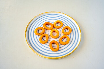 Onion rings Takeaway onion rings with mayonnaise and ketchup. Sogan halkasi