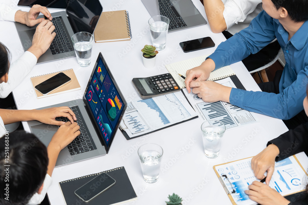 Leinwandbilder analyst team utilizing bi fintech to analyze financial data at table in meeting room. businesspeople