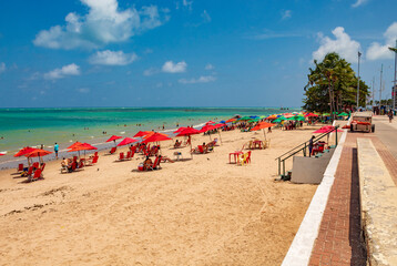  guarda-sol e a  Praia de Ponta Verde, Pajuçara Maceió - Alagoas  Brasil