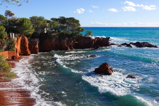 Vue sur la calanque des Anglais &agrave; Saint-Rapha&euml;l