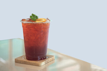 fresh lemon ice tea with lemon slice