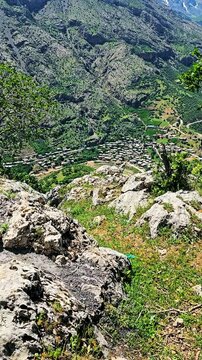 A breathtaking view of Selin village &mdash; a hidden paradise for nature lovers, perfect for spring adventures, peaceful escapes, and unforgettable moments in pure beauty.
📍Selin village, Hawraman Takht 