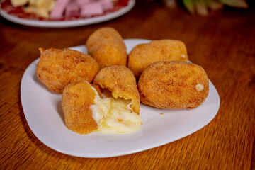Bolinho de Queijo Frito Empanado Petisco