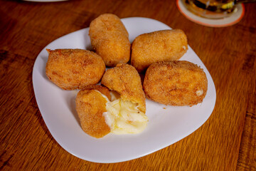 Bolinho de Queijo Frito Empanado Petisco