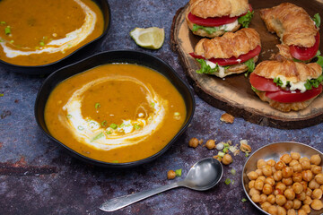 Curried creamend sqash and lentil vegan soup