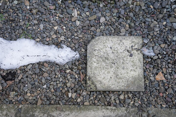 残雪とブロック