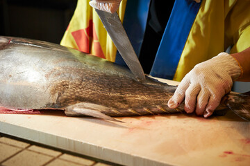 Cut the tuna chunks with a knife