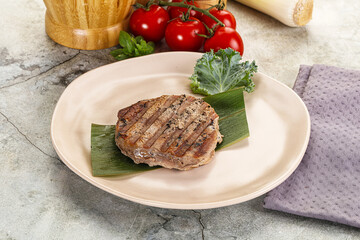 Grilled tuna medallion in the plate