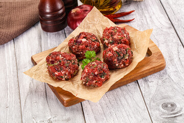 Raw beef meatballs for cooking