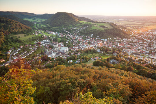 Heubach zum Sonnenuntergang. Von der Burgruine Rosenstein aus fotografiert im Juni 2016.