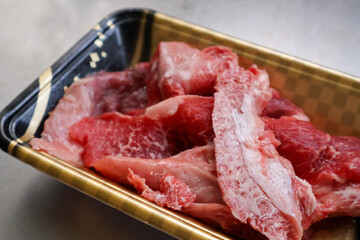 パックに入った牛すじ肉