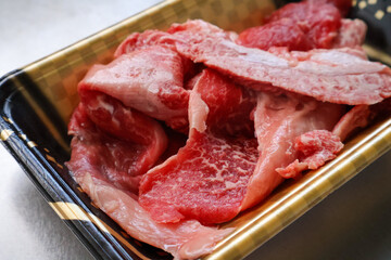 パックに入った牛すじ肉