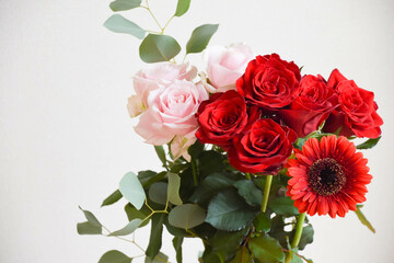 薔薇とガーベラ