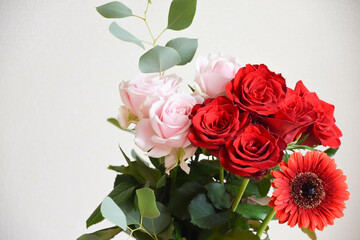 薔薇とガーベラ