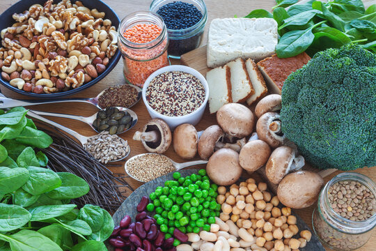 - Auswahl an pflanzlichen Proteinquellen f&uuml;r eine gesunde, fleischfreie Ern&auml;hrung -