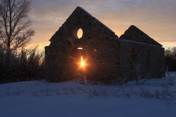 Winter Saskatchewan Scenery with animals, frost, fog, abandoned places, churches and more.