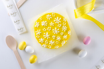 A small bento cake with spring decor and daisies made of cream. Mini cake for one or two person