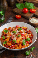 pasta with sausages and tomato sauce