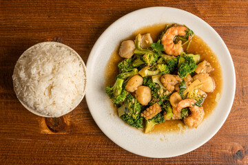 garlic seafood with rice