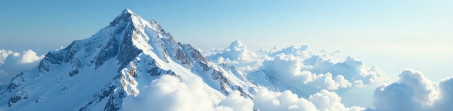 Montagne avec des nuages blancs et une brise fra?che, peacefulness, clouds
