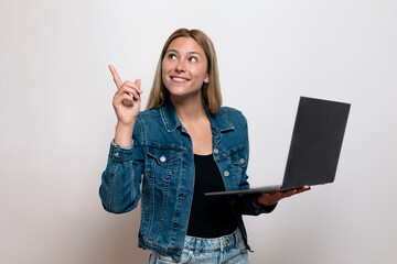 Casual blonde woman holding laptop, gesturing