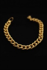 Obraz premium Heavy gold chain bracelet, stark black background, macro, link, metal
