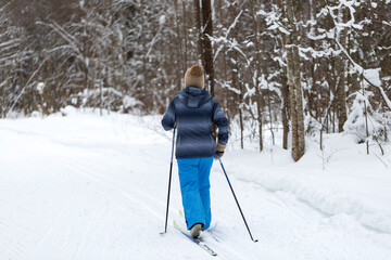 Cross-country skiing.A skier goes skiing in winter on a ski run.