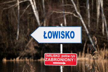 Polish sign: fishery on the left; fish spawning no fishing on the right. Polski znak: Łowisko,...
