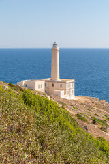 Phare du Cap d'Otranto, point de rencontre des mers Adriatique et Ionienne, au Sud d'Otranto, Italie