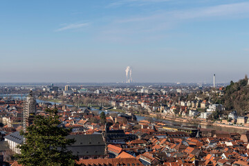 Obraz premium Heidelberg: Romantic city on the Neckar River, famous for its castle, historic old town, Germany’s oldest university, and picturesque scenery between the Neckar Valley and the Odenwald Forest