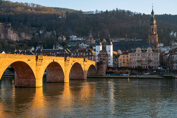 Obraz premium Heidelberg: Romantic city on the Neckar River, famous for its castle, historic old town, Germany’s oldest university, and picturesque scenery between the Neckar Valley and the Odenwald Forest