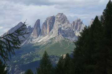 Pics montagneux dans les Dolomites