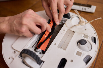 Properly Removing and Maintaining the Brush of a Cleaning Robot for Optimal Performance